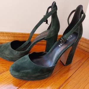 Forest Green Coach Pump Platforms